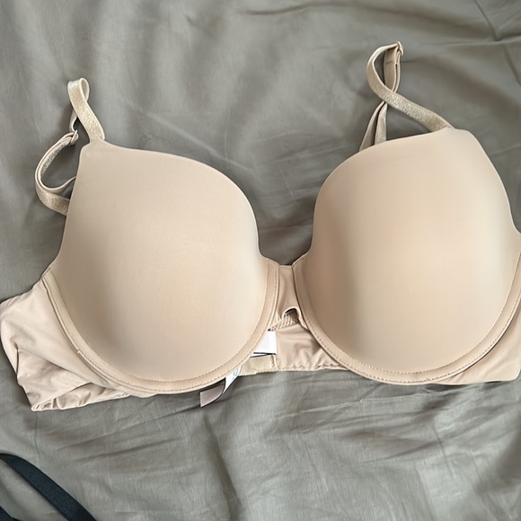 Bras - Picture 4 of 5